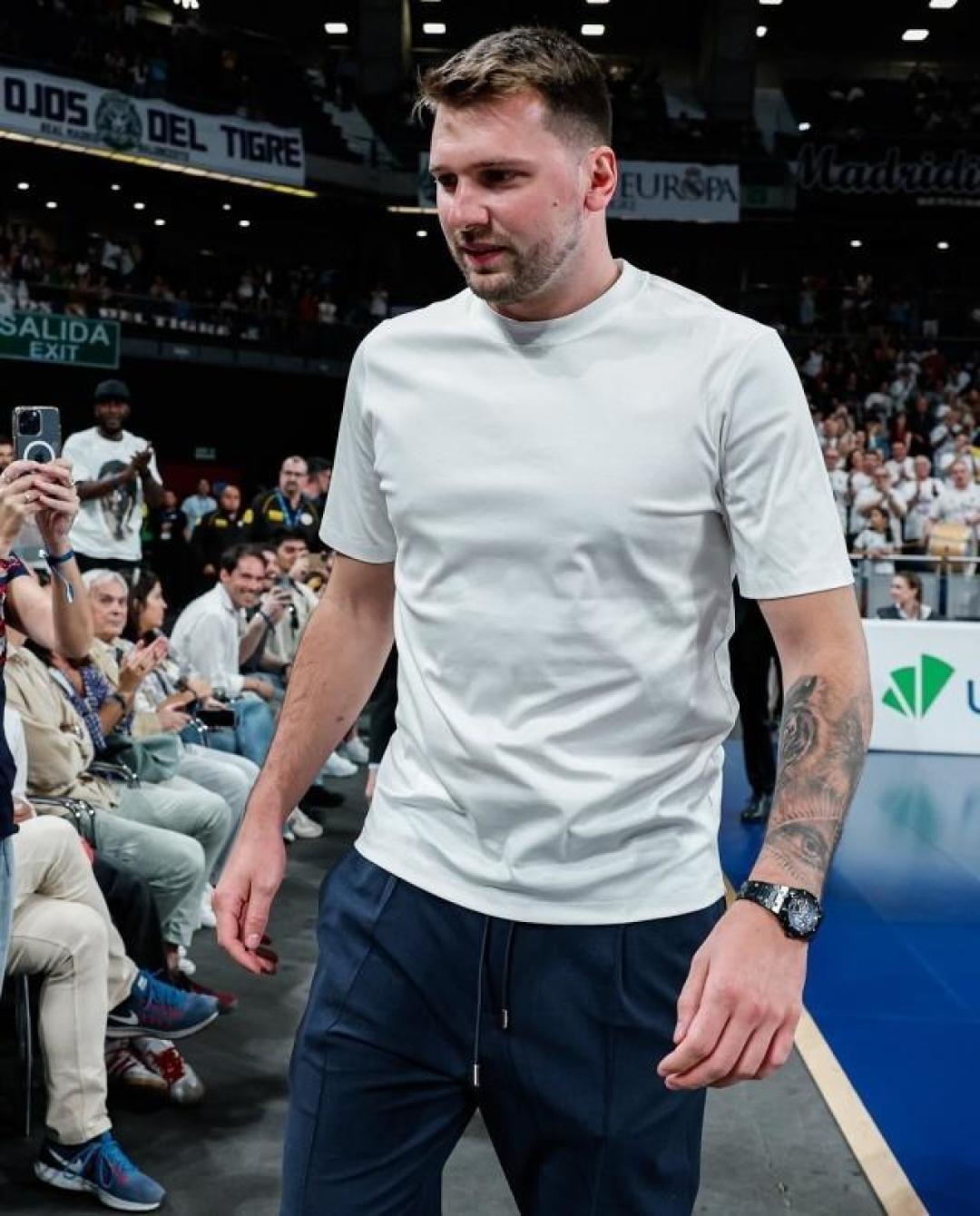 包含东契奇在德国队比赛中回归赛场，战术调整引发热议！的词条