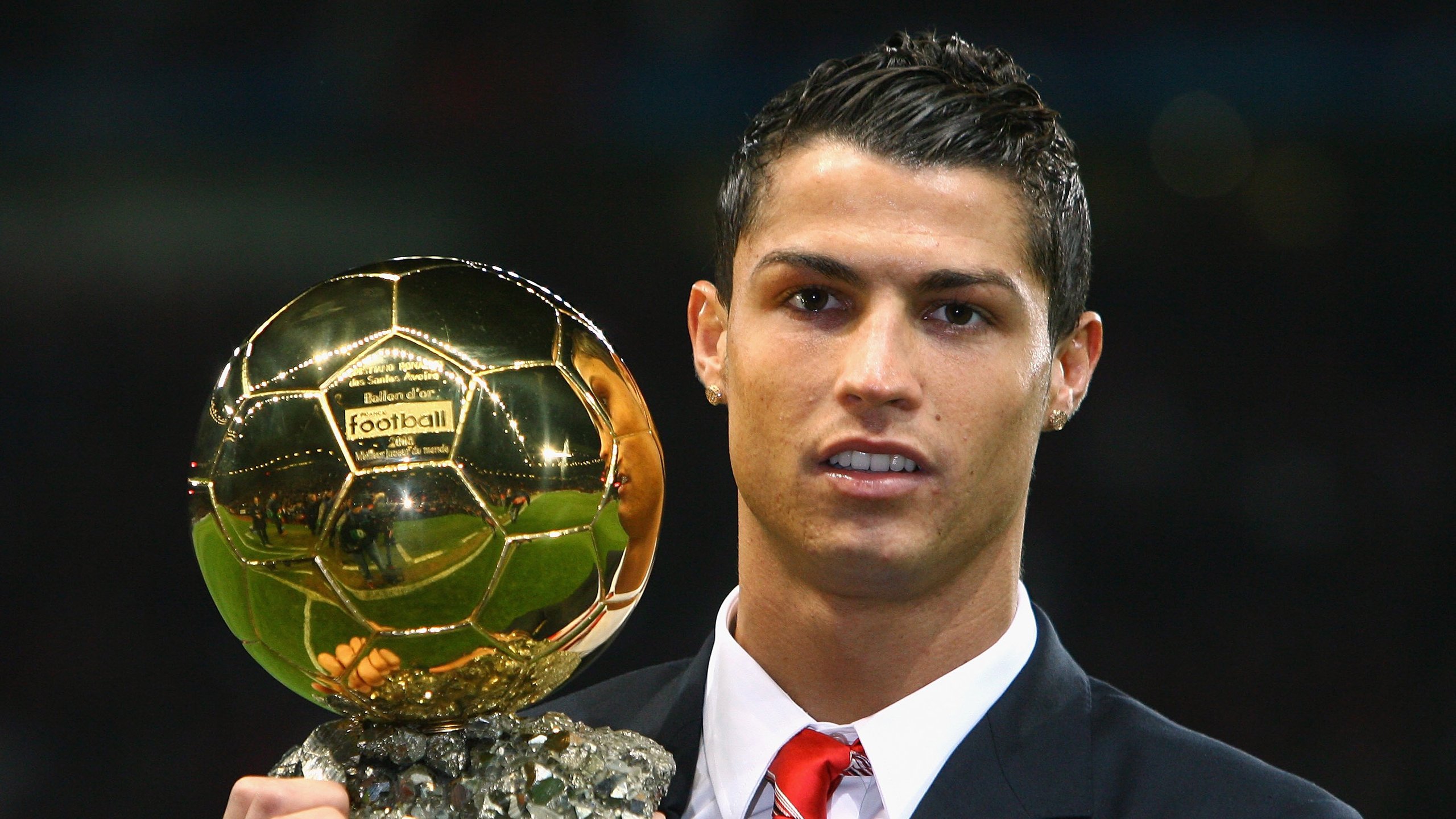 穆古鲁扎意外战胜利物浦，出色防守引爆全场！热度持续攀升